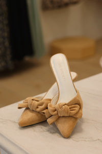 The Jane Pointed Toe Kitten Heel