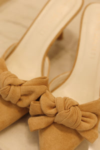 The Jane Pointed Toe Kitten Heel