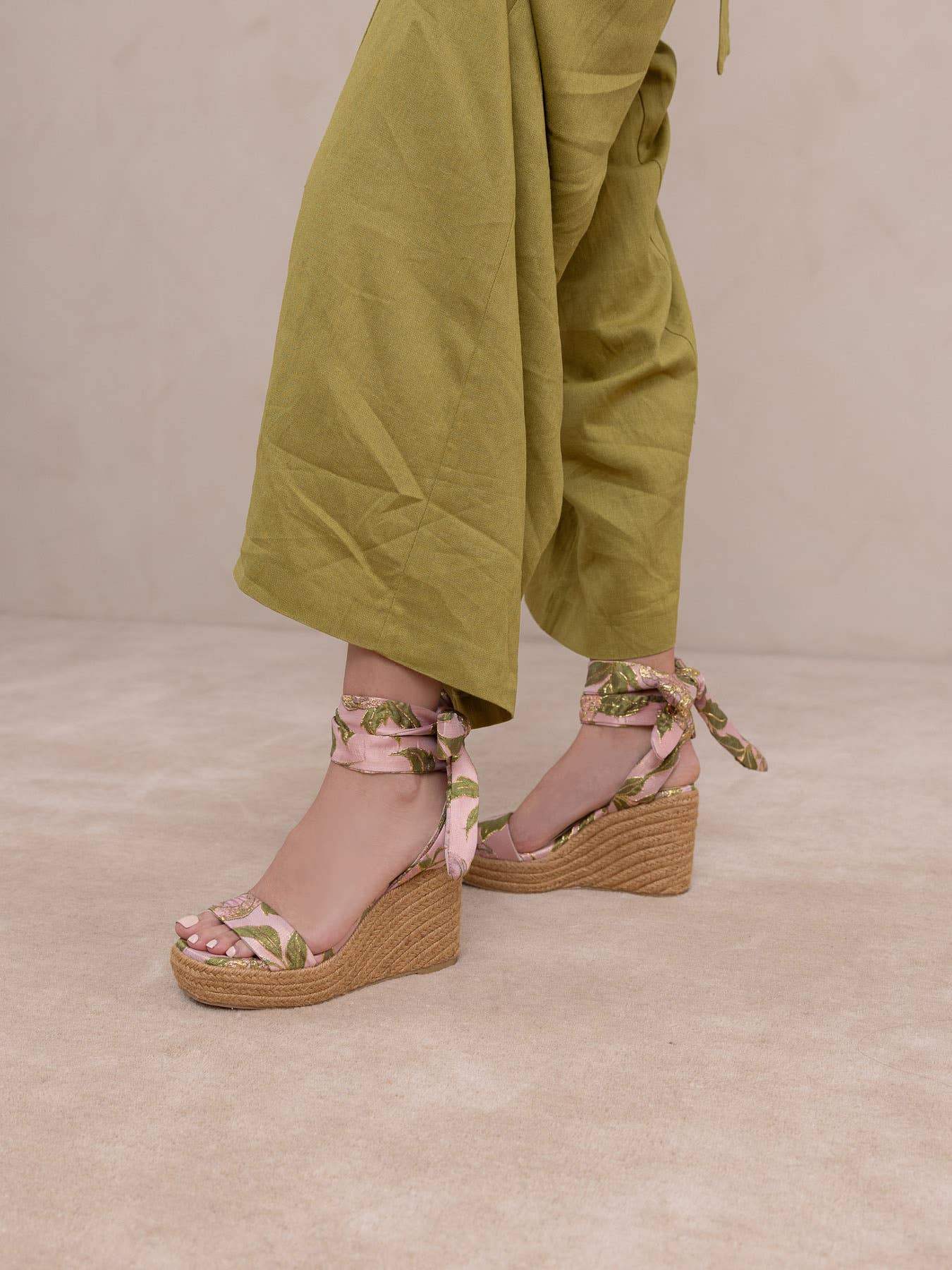 The Oceana | Rose Garden Gingham Wrap Wedge